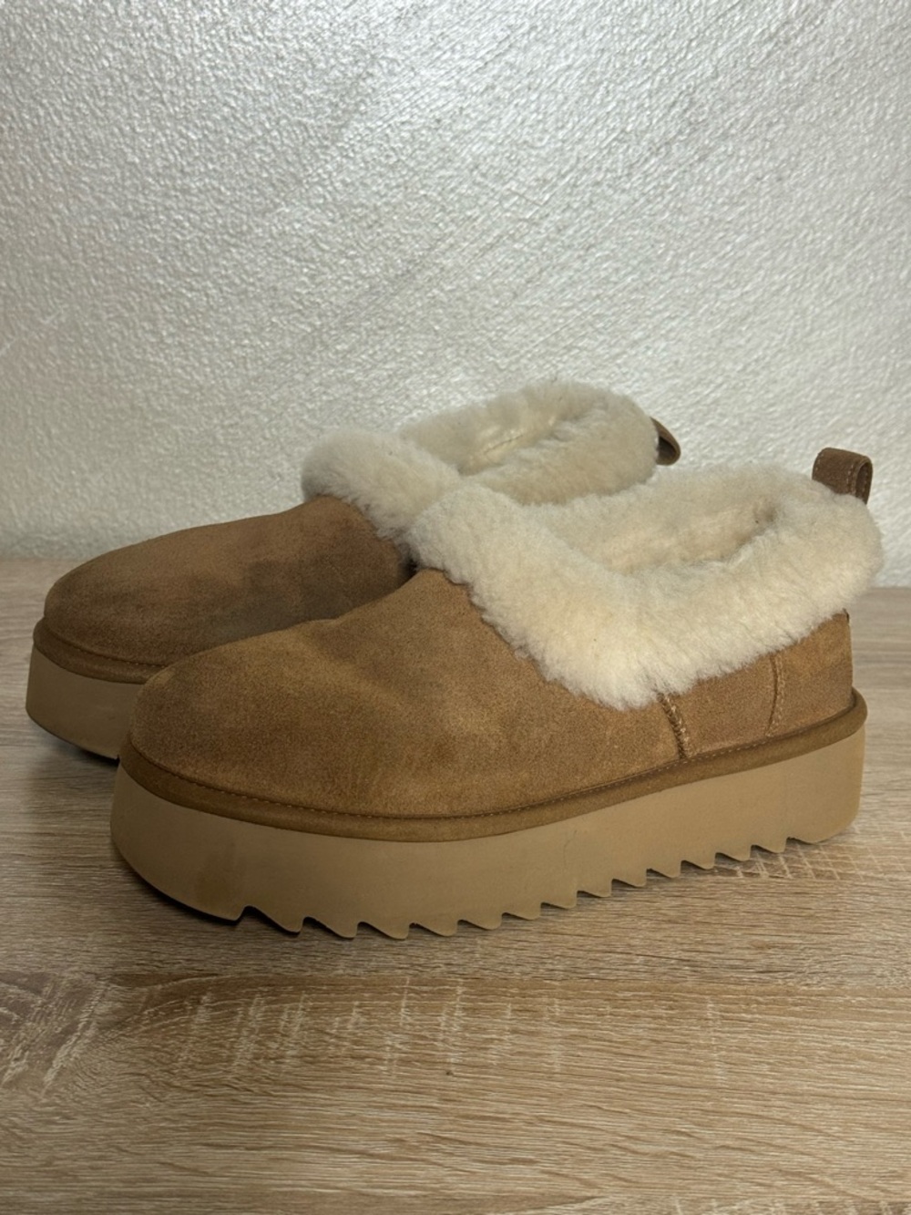 UGG Women's Nita Platform Slipper in the chestnut colorway women size 8